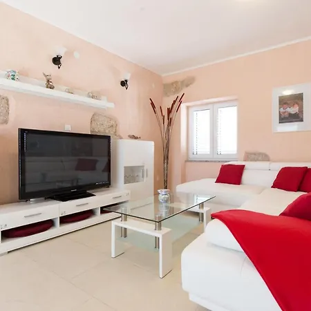 Affittacamere House Azul With Shared Swimming Pool And Jacuzzi Dobrinj