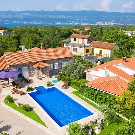 House Azul With Shared Swimming Pool And Jacuzzi Affittacamere *