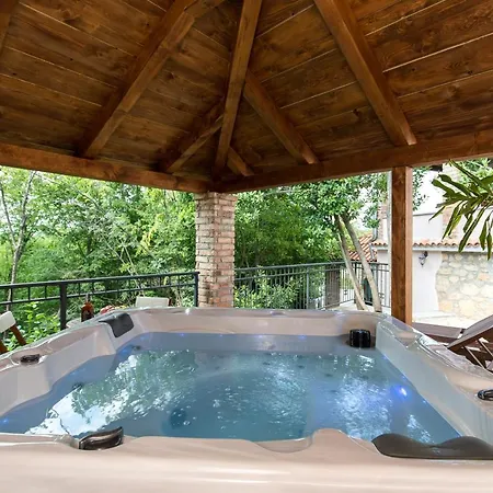 House Azul With Shared Swimming Pool And Jacuzzi *