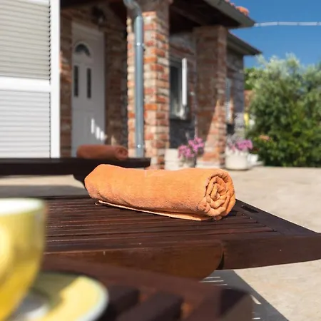 House Azul With Shared Swimming Pool And Jacuzzi Dobrinj
