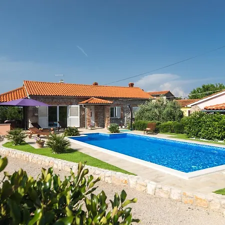 House Azul With Shared Swimming Pool And Jacuzzi Affittacamere Dobrinj
