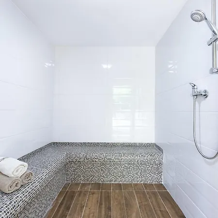 House Azul With Shared Swimming Pool And Jacuzzi * Dobrinj