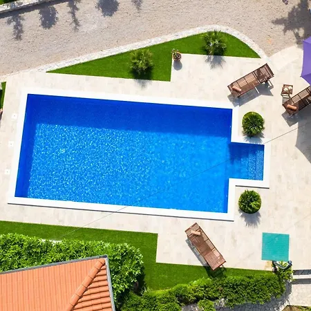 House Azul With Shared Swimming Pool And Jacuzzi Dobrinj